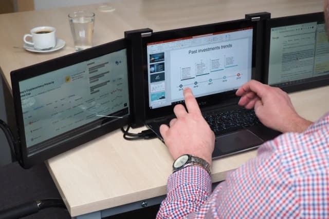 Jak podłączyć dwa monitory do komputera i uniknąć typowych problemów – krok po kroku