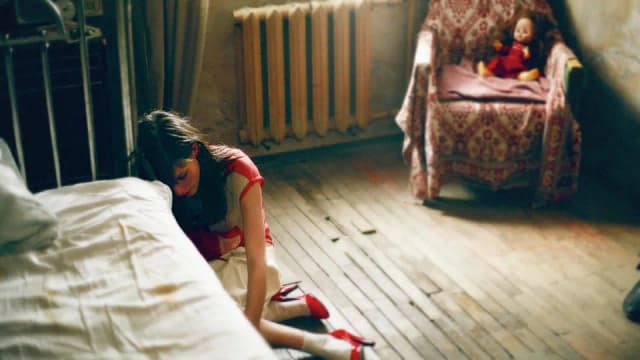 Filmy ze scenami gwałtu – szokujące i realistyczne obrazy Filmy ze scenami gwałtu – szokujące i realistyczne obrazy